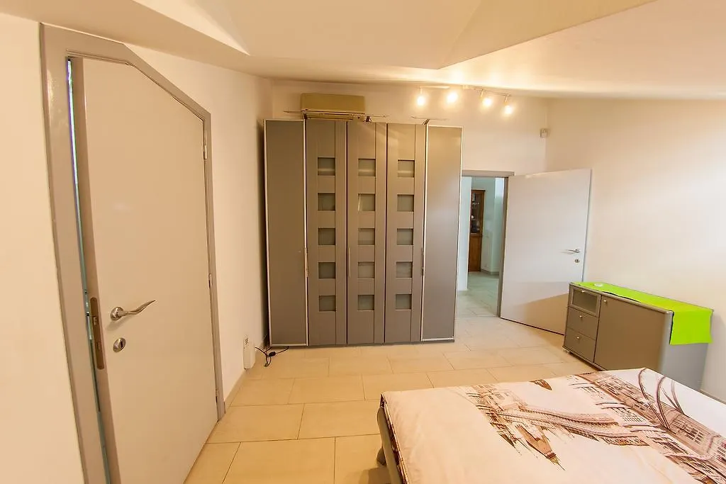Mansard Apartment Antonovicha 4 Kyiv