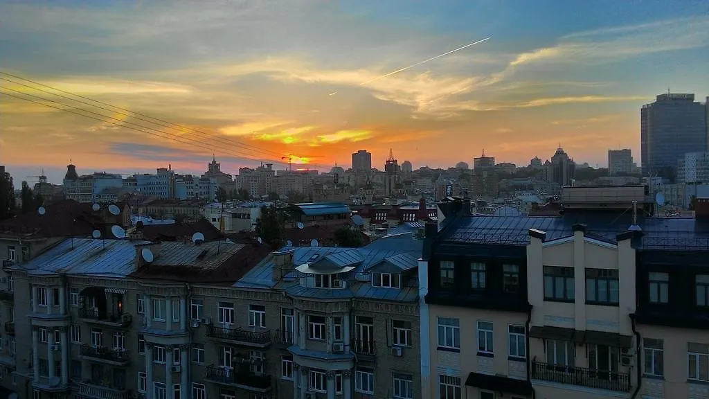 Mansard Apartment Antonovicha 4 Kyiv